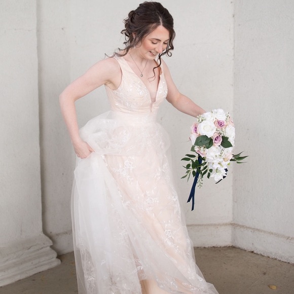 Elegant champagne wedding dress - Picture 2 of 3